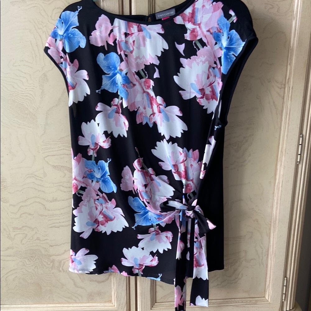 Vince Camuto Black and Pink Tie Front Cap Sleeve Blouse EUC